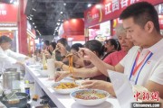 梦见切菜“嗦粉”经济火热 中国多地“食力”出圈